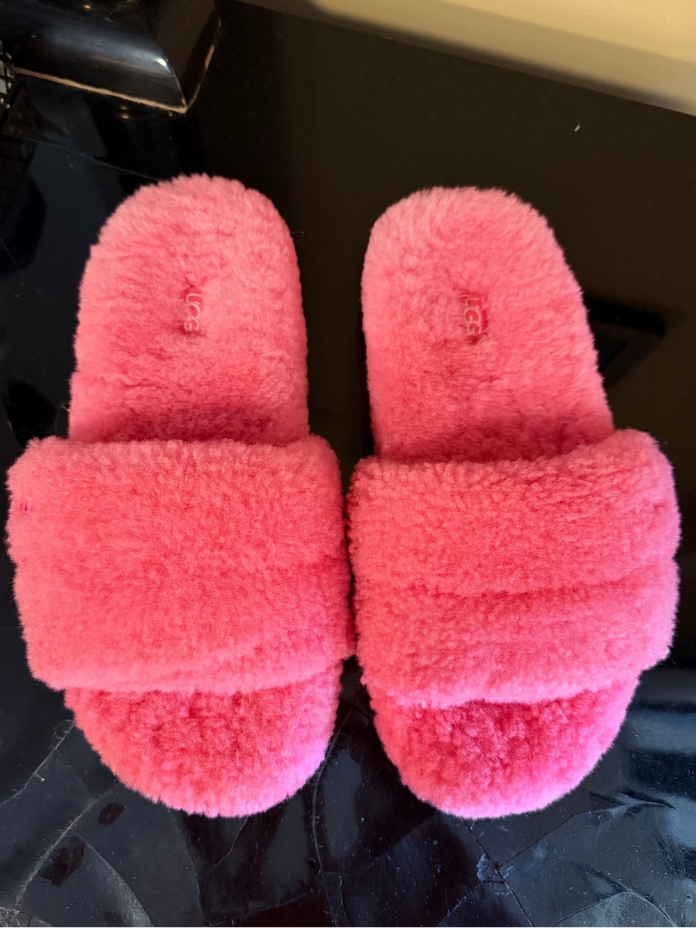 UGG
Cozetta Curly Slide Slippers in a vibrant hot pink colorway - Picture 3 of 9
